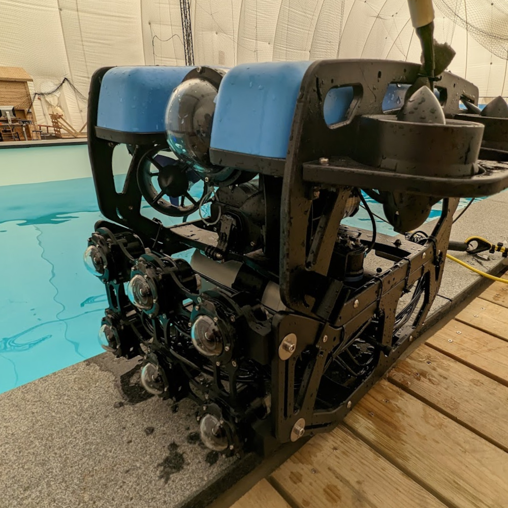 BlueROV with multicamera system integrated